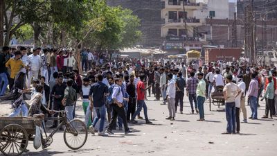 নয়ডা শ্রমিক বিক্ষোভে পাকিস্তানি যোগ! সুপরিকল্পিত ষড়যন্ত্রের অভিযোগ, গ্রেফতার ৩৫০