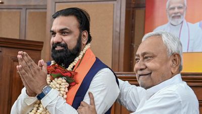 বিহারের প্রথম বিজেপি মুখ্যমন্ত্রী হিসেবে শপথ নিলেন সম্রাট চৌধুরী