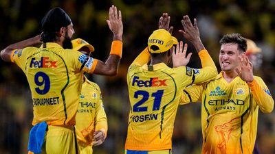 ফের হারল কলকাতা! কেকেআরকে হারিয়ে পয়েন্ট টেবলে মুম্বইকেও টপকে গেল চেন্নাই সুপার কিংস