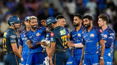 তিলকের অনবদ্য শতরানে ভরল করে গুজরাতকে হারাল মুম্বই