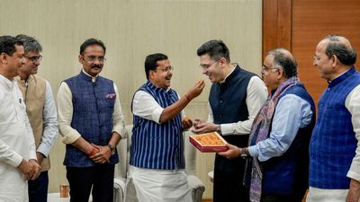 রাঘব চাড্ডা একাধিক আপ সাংসদের বিজেপিতে যোগ, রাজ্যসভায় শক্তি হারাল কেজরিওয়ালের দল