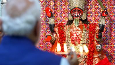কলকাতার ঠনঠনিয়া কালীবাড়িতে প্রধানমন্ত্রী মোদী, প্রচারের শেষ পর্বে যোগ করলেন নয়া মাত্রা