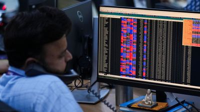 পশ্চিম এশিয়ায় উত্তেজনা কমছে না, বাজার খুলতেই শেয়ার বাজারে বিরাট পতন, উধাও কয়েক লক্ষ কোটি টাকা