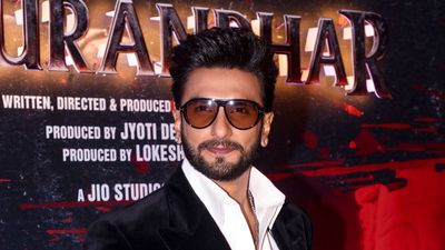 বক্স অফিসে ইতিহাস রণবীর সিংয়ের ধুরন্ধর-এর, দুই পর্ব মিলিয়ে প্রথম ভারতীয় চলচ্চিত্র হিসেবে ৩০০০ কোটি পার