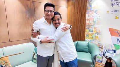 পুষ্পার পর এবার পবিত্র! অভিষেকের একের পর এক বিশ্বস্ত সেনানী পিঠটান দিচ্ছেন