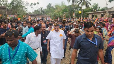 মধ্যমগ্রামে শুভেন্দু অধিকারীর আপ্ত সহায়ক চন্দ্রনাথ রথকে গুলি করে খুন, এলাকায় চাঞ্চল্য