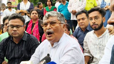 অসিত মজুমদার গ্রেফতার! চুঁচুড়ায় পুলিশকে কাজে বাধার অভিযোগে প্রাক্তন বিধায়কসহ ১০ জন হাজতে
