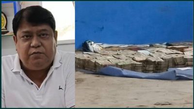 বাদুড়িয়া পুরসভার চেয়ারম্যান দীপঙ্কর ভট্টাচার্য গ্রেফতার! ডেরা থেকে উদ্ধার ৭৯ লক্ষ টাকা ও কয়েক হাজার সরকারি ত্রিপল