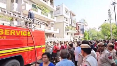 দিল্লি বিবেক বিহার অগ্নিকাণ্ড: ফ্ল্যাটে বিধ্বংসী আগুনে ৯ জনের মৃত্যু, এসি বিস্ফোরণের আশঙ্কা