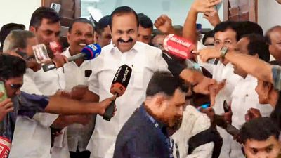 কেরলের নতুন মুখ্যমন্ত্রী হিসাবে শপথ ভিডি সতীশনের, একইসঙ্গে সম্পূর্ণ মন্ত্রিসভার শপথে নয়া রেকর্ড