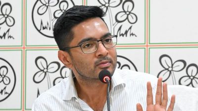 অভিষেকের বিরুদ্ধে নতুন এফআইআর, অবাঙালিদের বিরুদ্ধে কুমন্তব্য করে বিপাকে তৃণমূলের যুবরাজ