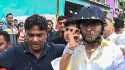 অভিষেক বন্দ্যোপাধ্যায় সোনারপুরে আক্রান্ত, তৃণমূল সাংসদের ওপর জুতো ও ডিম বৃষ্টি