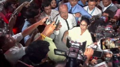 অভিষেককে ভর্তি নেওয়ার প্রয়োজন বোধ করেনি হাসপাতাল, বেলভিউ হাসপাতালের সিইও-কে হুঁশিয়ারি মমতার