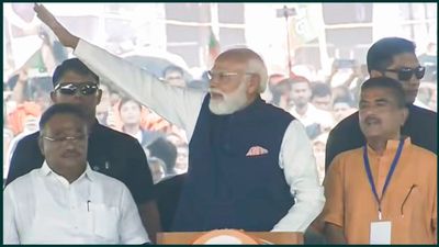 বাংলার মুখ্যমন্ত্রী হিসেবে শপথ নিলেন শুভেন্দু অধিকারী, শপথগ্রহণ আরও পাঁচ মন্ত্রীর