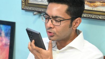 অভিষেক বন্দ্যোপাধ্যায়ের বাড়িতে পুলিশের আচমকা হানা! গভীর রাতে তালা ভেঙে তল্লাশি, নেপথ্যে কোন কারণ?