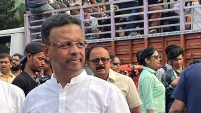 ফিরহাদ হাকিমের ইস্তফা কলকাতা পুরসভায়, কেন পদত্যাগ করলেন মেয়র?