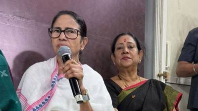 'ব্যক্তিগত কারণ' দেখিয়ে বিধাননগর পুরনিগমের মেয়রের পদ ছাড়লেন মমতা-ঘনিষ্ঠ কৃষ্ণা চক্রবর্তীও