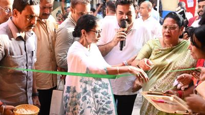 তৃণমূলের বিদ্রোহী শিবিরে এবার মালা রায়, সায়নী ঘোষ? বহিষ্কৃত তৃণমূল নেতার দাবিতে জল্পনা তুঙ্গে!