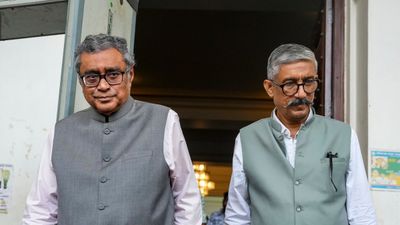 একদিকে ডিএ-ঋণের বোঝা, অন্যদিকে কর্মসংস্থান-উন্নয়নের প্রতিশ্রুতি, কোনপথে বাজেটে দিশা দেশাবেন অর্থমন্ত্রী স্বপন দাশগুপ্ত?