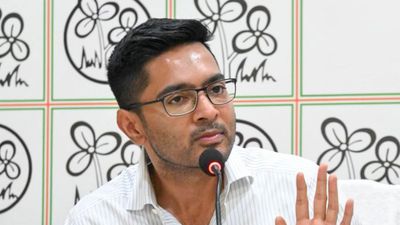 সই জালিয়াতির পরে ডিজে বাজানো মন্তব্য মামলাও এখন সিআইডি হাতে! কতটা চাপে অভিষেক?