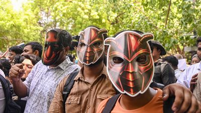LIVE ককরোচ জনতা পার্টির দিল্লি অভিযান! উত্তাল দিল্লির যন্তর মন্তর