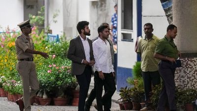 সিআইডির ম্যারাথন জেরা শেষে বেরোলেন অভিষেক, প্রায় মধ্যরাতে গেলেন কোথায়?