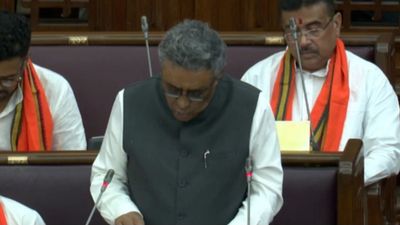 রাজ্য সরকারি কর্মীদের মুখে হাসি! বাজেটে এক লাফে ২০ শতাংশ ডিএ বৃদ্ধির ঘোষণা অর্থমন্ত্রী স্বপনের