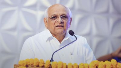 Gujarat News: વર્ષ 2026ના અંત સુધીમાં રાજ્યને મળશે 5 નવી મેડિકલ કોલેજ, CMએ કરી આરોગ્ય યોજનાઓની સમીક્ષા