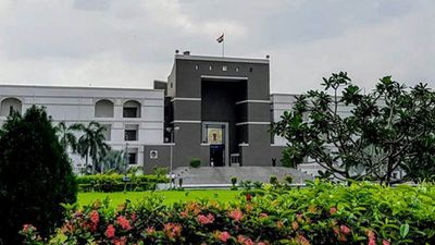 ગુજરાત હાઈકોર્ટમાં ગુજરાતીમાં દલીલો નહીં, કોર્ટે અરજદારને નકાર્યા