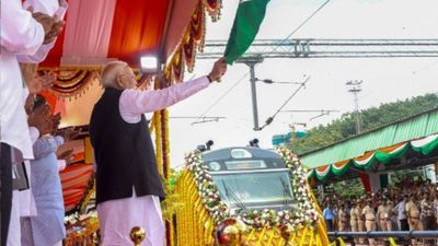 Vande Bharat Sleeper Train: નવા વર્ષમાં દેશને મળશે પહેલી વંદે ભારત સ્લીપર ટ્રેન, જાણો ભાડું અને રૂટ