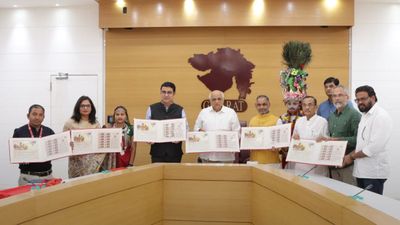 Gujarat News: CM ભૂપેન્દ્ર પટેલે ‘કવાંટ ગેર મેળા’ની ટપાલ ટિકિટનું કર્યું અનાવરણ