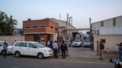 અમદાવાદના મયુર ડાયકેમ સાથે જોડાયેલા સ્થળો પર ઈન્કમટેક્સના દરોડા