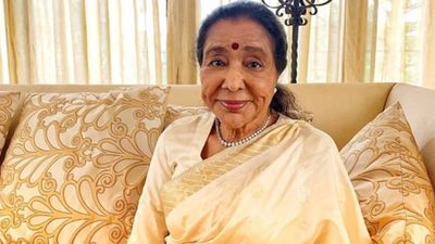 લેજેન્ડરી સિંગર આશા ભોસલેનું અવસાન, કયા કારણે ગુમાવ્યો જીવ?