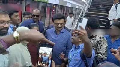 તમિલનાડુના મુખ્યમંત્રી મેટ્રો ટ્રેનમાં મુસાફરો સાથે સંવાદ કર્યો