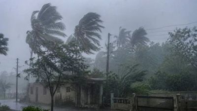 Weather Update: આગામી 8 કલાક ખતરનાક! 13 રાજ્યોમાં વાવાઝોડા અને ભારે વરસાદનું રેડ એલર્ટ, વીકેન્ડ પર ઘરની બહાર ન