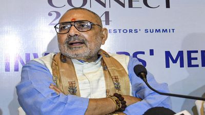 Bihar Chunav: गिरिराज सिंह का तेजस्वी यादव और राहुल गांधी पर डबल अटैक, 'नेपो बॉय' कह उड़ाया मजाक