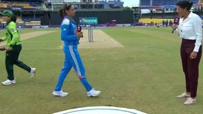 India vs Pakistan: हरमनप्रीत कौर ने नहीं मिलाया पाकिस्तानी कप्तान से हाथ, ICC के सामने रोएगा पाकिस्तान?