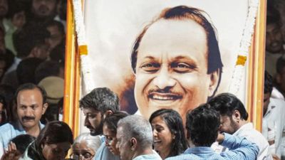Ajit Pawar Funeral: थोड़ी देर में होगा अजित पवार का अंतिम संस्कार, आखिरी विदाई के लिए उमड़ा जनसैलाब