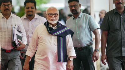 Chhagan Bhujbal Net Worth: छगन के पास आधा किलो सोना-करोड़ों का फ्लैट! नेटवर्थ जान पैरों तले खिसक जाएगी जमीन