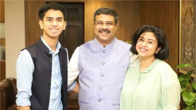 UGC New Rule लाने वाले शिक्षा मंक्षी धर्मेंद्र प्रधान किस जाति से हैं? क्या करते हैं बेटे-बेटी? कहां हुई पढ़ाई