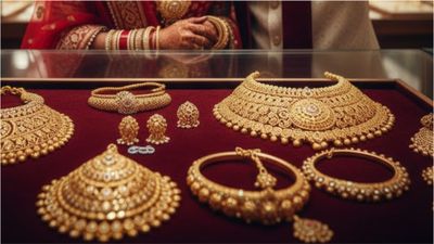 Gold Rate Today: सोने ने तोड़े रिकॉर्ड! 1.57 लाख पार, वेडिंग सीजन में मिडिल क्लास की बढ़ी टेंशन, लेटेस्ट रेट