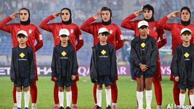 ​फुटबॉल के मैदान से सीधे बगावत, होटल से भागीं 5 ईरानी खिलाड़ी, ऑस्ट्रेलिया में मांगी शरण