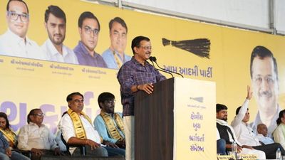 गुजरात में बोले अरविंद केजरीवाल- मुफ्त बिजली, इलाज, शिक्षा, हर महिला को हजार रुपए चाहिए तो AAP सरकार बनवाएं 