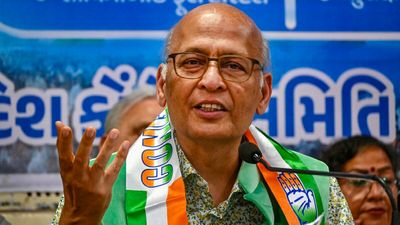 Abhishek Manu Singhvi Net Worth 2026: अभिषेक मनु सिंघवी ₹2860 करोड़ के मालिक, कहां से लाते हैं अथाह संपत्ति?
