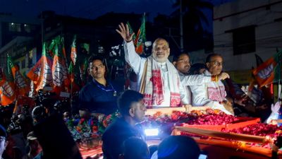 गुवाहाटी में अमित शाह के रोड शो में उमड़ा जनसैलाब, गृह मंत्री ने किया दावा- असम में 90 सीटें जीतेगी BJP