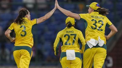 AUS-W vs WI-W: बेथ मूनी के तूफान के बाद अलाना किंग की फिरकी में फंसी वेस्टइंडीज, जीत की दहलीज पर ऑस्ट्रेलिया