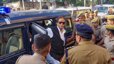 'ईद पर काले कपड़े पहनें', जेल की सलाखों के पीछे से आजम खान ने आवाम से क्यों की ये अपील?