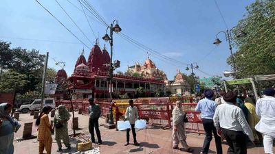 Delhi Aaj Kya Khula Kya Bandh: बैंक के साथ आज शेयर मार्केट भी है बंद? बाहर निकलने से पहले देख लें अपडेट