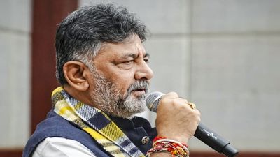 Karnataka Politics: डिप्टी सीएम डीके शिवकुमार का दावा, '14-15 विधायक हमारे संपर्क में, ऑपरेशन लोटस होगा फेल'