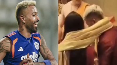 IND vs ENG: बप्पा के दर पर हार्दिक पंड्या, मैच से पहले मांगी जीत की दुआ, माहिका शर्मा के साथ वीडियो वायरल